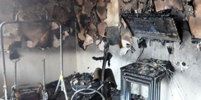 Patlayan televizyon evi kül etti