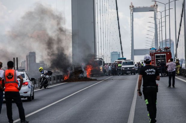 Son dakika: 15 Temmuz Şehitler Köprüsü'nde araç yangını