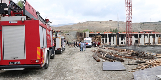 Erzincan'da hastane inşaatında çökme: 8 yaralı