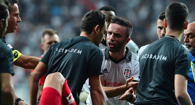 Sağlık görevlisini tartaklayan futbolcuya Sendika'dan tepki