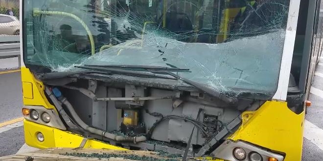 İstanbul'da metrobüs kazası 7 kişi yaralandı