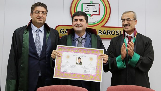 Çocuk doktoru ve mali müşavir Cengiz Bayram şimdi de avukat oldu