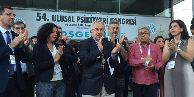 Doktora silahlı saldırıya meslektaşlarından alkışlı tepki