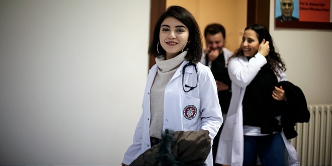 'İlk tüp bebek' doğduğu hastanenin doktor adayı