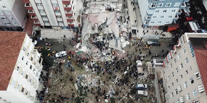 Çöken binada iki kızıyla can veren babayla ilgili kahreden detay