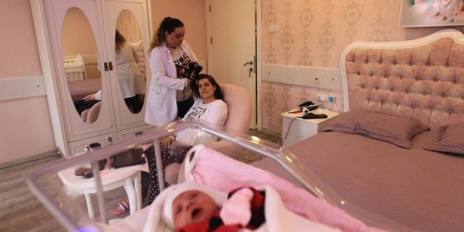 Anne adayları beş yıldızlı otel konforunda jakuzide doğum yapıyor