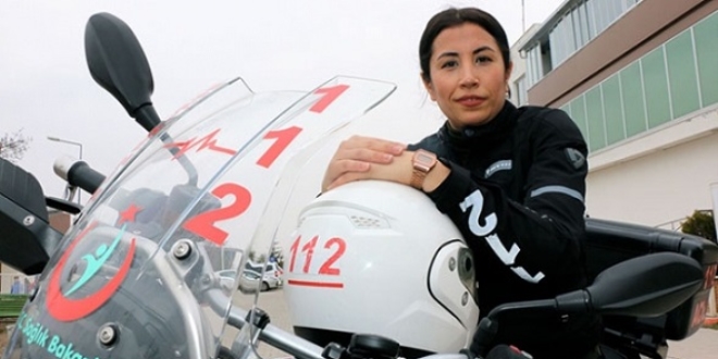 Kadın sağlıkçı, motosikletli ambulansıyla hayat kurtarıyor