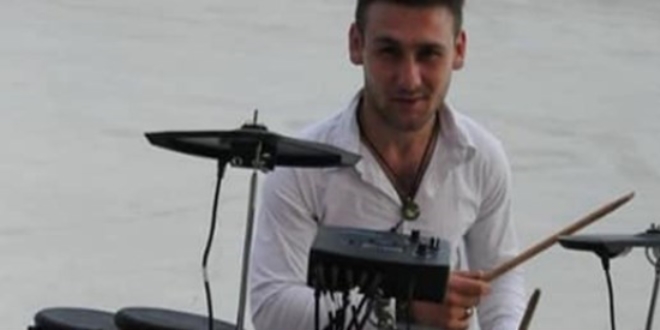 Kayıp baterist boş evde ölü bulundu