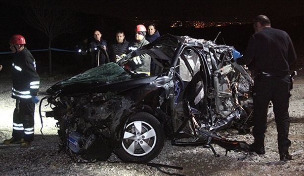 Bebek bekleyen doktor çift trafik kazasında hayatını kaybetti