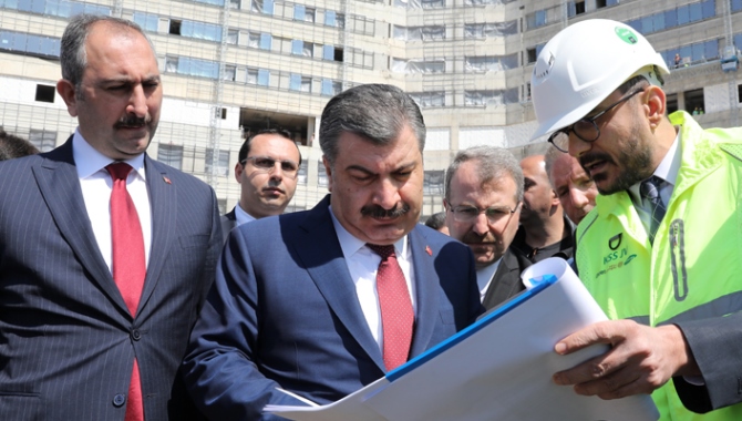 Bakan Koca, Gaziantep Şehir Hastanesi inşaatında incelemelerde bulundu