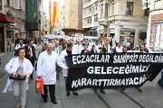 30 bin eczacı Kolej Meydanı'nda