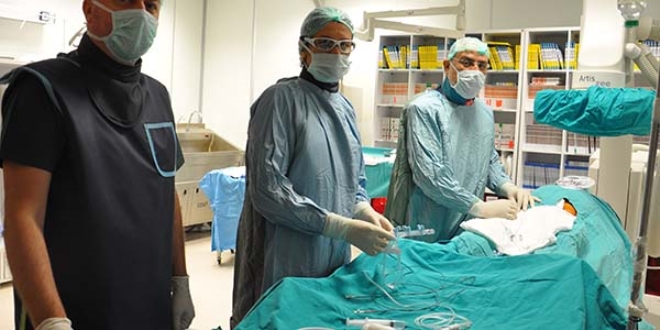 Sandalye ile geldi, yürüyerek taburcu oldu