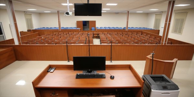 Adana'da eski doktorlara FETÖ'den beraat