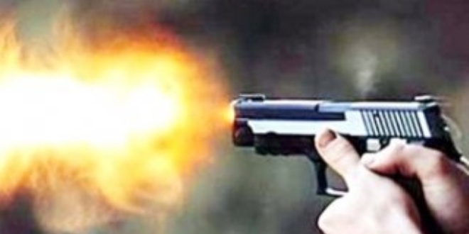 Tabanca ile oynarken arkadaşını öldürdü