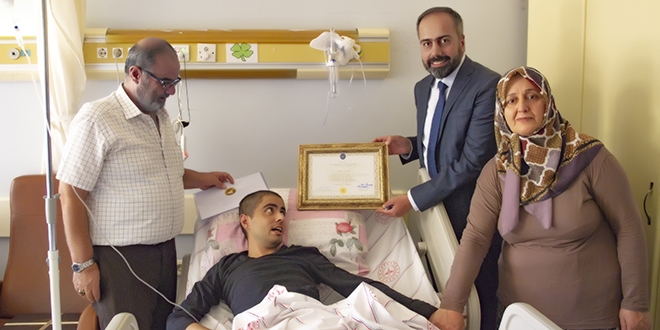 Lenfoma hastası öğrenciye diploma sürprizi