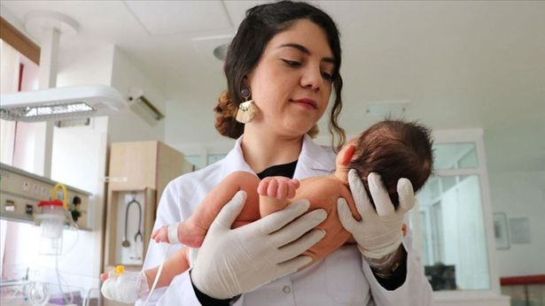 Preamtüre dünyaya geldi... Şimdi kendisi gibi prematüre doğanlara doktorluk yapıyor