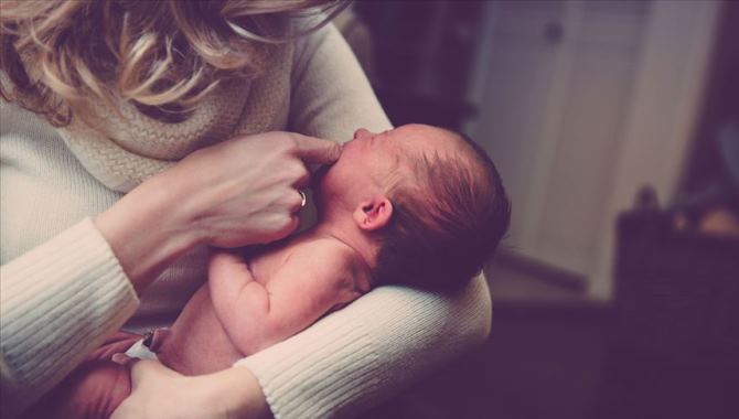 Aile hekimlerinden yeni doğum yapan annelere emzirme uyarısı