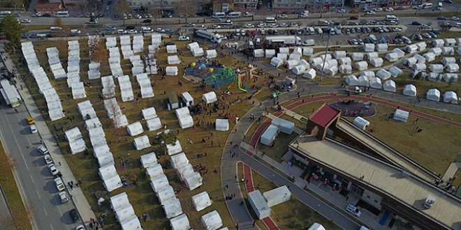 Depremzedeler için 10 binden fazla çadır gönderildi
