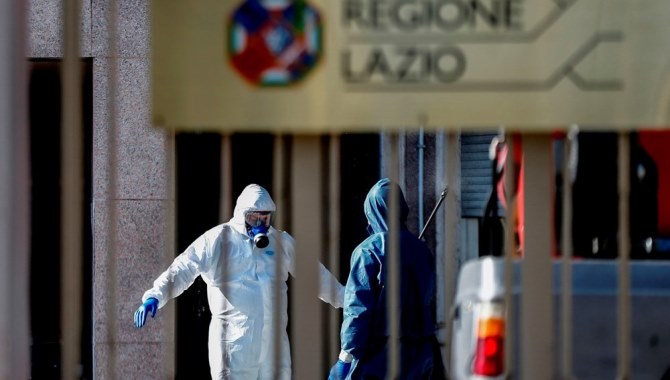 İtalya'da yeni tip koronavirüsten ölenlerin sayısı 827'ye yükseldi