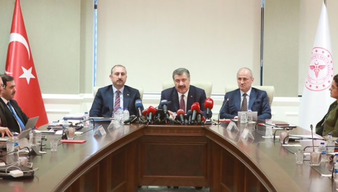 Koca: Tedbir alır, yayılmayı önlersek hayat normale döner