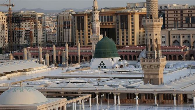 Riyad, Mekke ve Medine koronavirüs nedeniyle giriş çıkışlara kapatılıyor