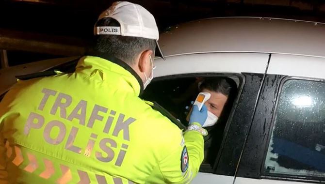 İstanbul'un giriş ve çıkışlarında sürücü ve yolcuların ateşi ölçülüyor