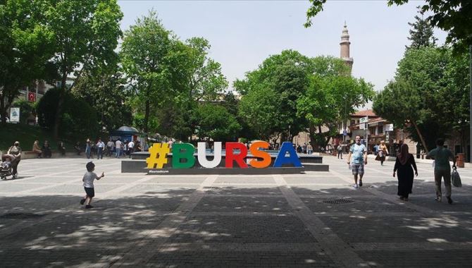 Bursa'daki bazı cadde ve alanlarda maske takma zorunluluğu getirildi