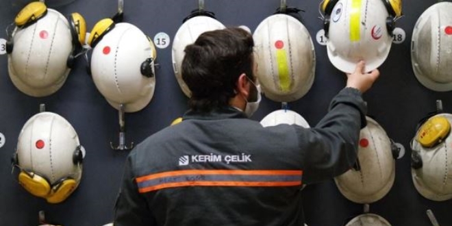 Fabrikada sosyal mesafe ihlaline karşı alarmlı baret