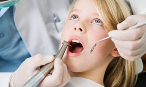 Kamu diş hekimleri tedavi edici hizmet vermemeli