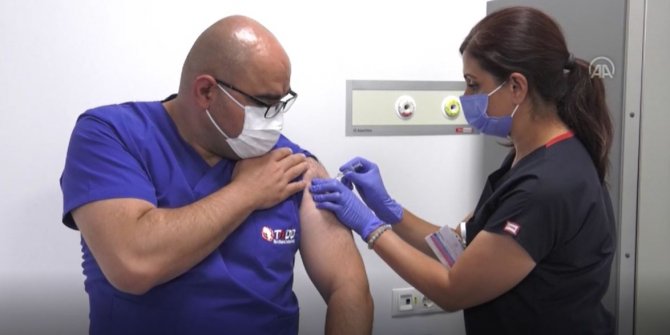 Ankara Şehir Hastanesi Başhekimi gönüllü aşı oldu