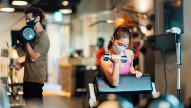 Yoğun egzersiz esnasında maske takmak güvenli