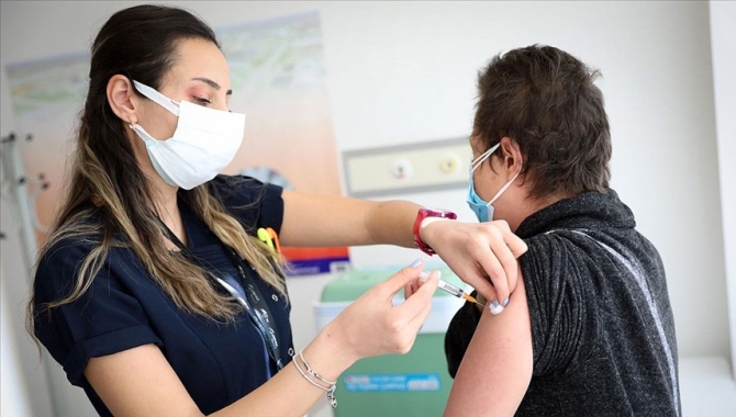 Türkiye'de Kovid-19'la mücadelede uygulanan toplam aşı miktarı 15 milyonu geçti