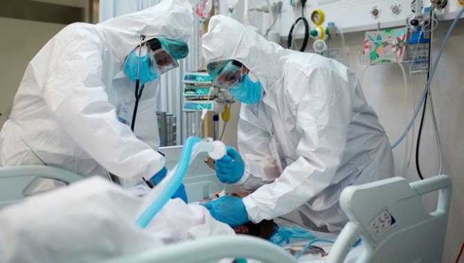 Hindistan'ın başkentinden kırmızı alarm: 1 saatlik oksijen kaldı