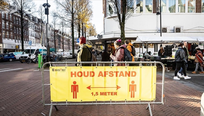 Hollanda'da 3 aydır süren sokağa çıkma kısıtlaması sona erdi
