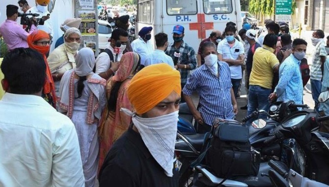 Hindistan'da Kovid-19'a bağlı günlük can kaybı sayısı yeniden 4 bini aştı