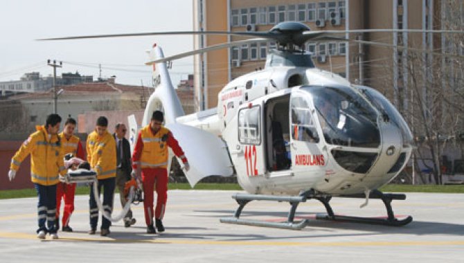 Ambulans helikopter zamanla yarışarak çok sayıda kişiyi hayata bağladı