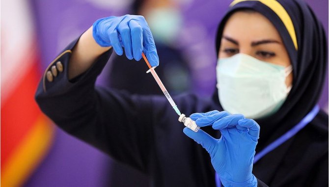 İran lideri Hamaney'den Kovid-19 salgınının yeniden tırmanışa geçtiği ülkede "aşı tedariki" vurgusu: