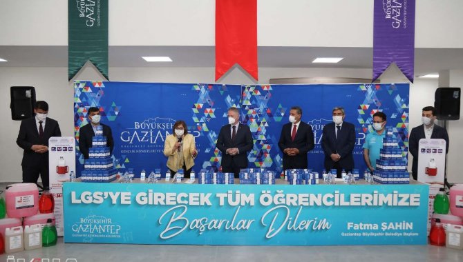 Gaziantep Büyükşehir Belediyesinden LGS'ye girecek öğrencilere hijyen paketi desteği