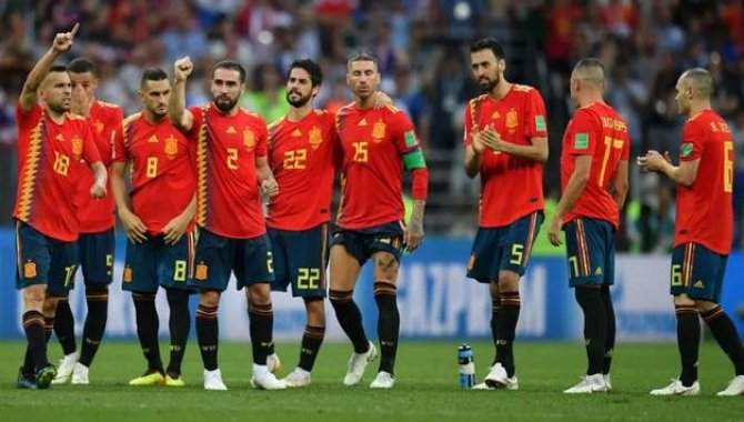 İspanya Milli Takımı'nda teknik heyet ve futbolcular, Kovid-19 aşısı oldu