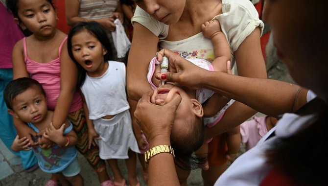 Pakistan'da çocuk felcine karşı aşı kampanyasında görevli personele saldırı: 2 polis öldü