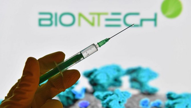 FDA'nın BioNTech'e verdiği "tam onay" aşının tartışmasız kullanılabileceğini teyit etti