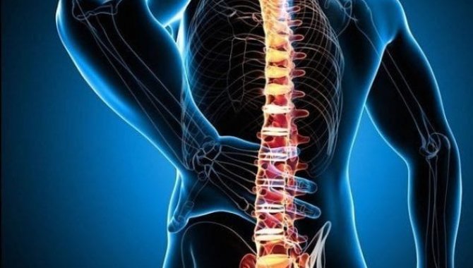 Suriye'de omuriliği zarar gören Muhammed, geçirdiği krizlerden kurtulmak için tedavi olmayı bekliyor