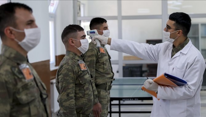 TSK, koronavirüsle mücadelesine "katı ve sert" tedbirlerle devam ediyor