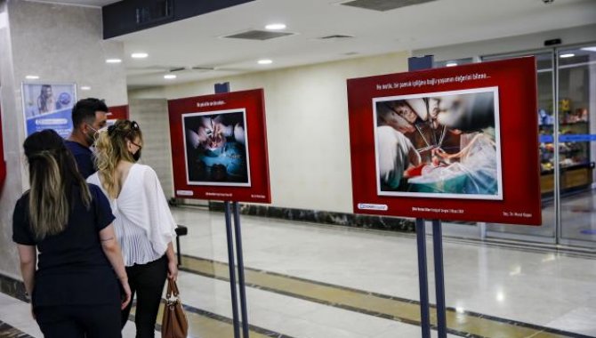 Sağlık çalışanlarının Kovid-19 ile zorlu mücadelesi fotoğraf karelerine yansıdı