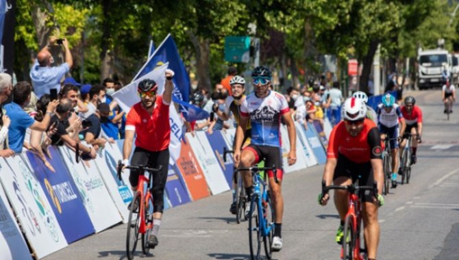 Bisikletsever ünlü isimler, Turkcell GranFondo İstanbul'da buluştu