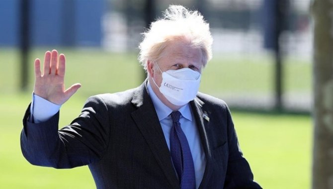 İngiltere Başbakanı Johnson'ın Sağlık Bakanı hakkında "tamamen umutsuz vaka" dediği iddia edildi