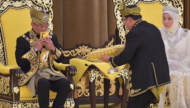 Malezya Kralı, Kovid-19 nedeniyle faaliyeti durdurulan meclisin bir an önce açılması gerektiğini söyledi