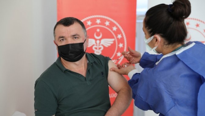 Amasya'da OSB çalışanları mobil ekipler tarafından aşılanıyor