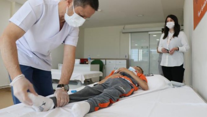 Hikayesini AA'nın duyurduğu engelli Muhammed'in tedavisine Samsun'da başlandı