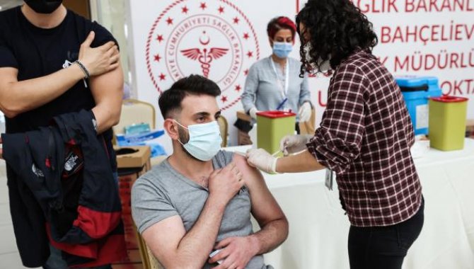 İstanbul'daki organize sanayi bölgelerinde mobil aşı uygulaması sürüyor